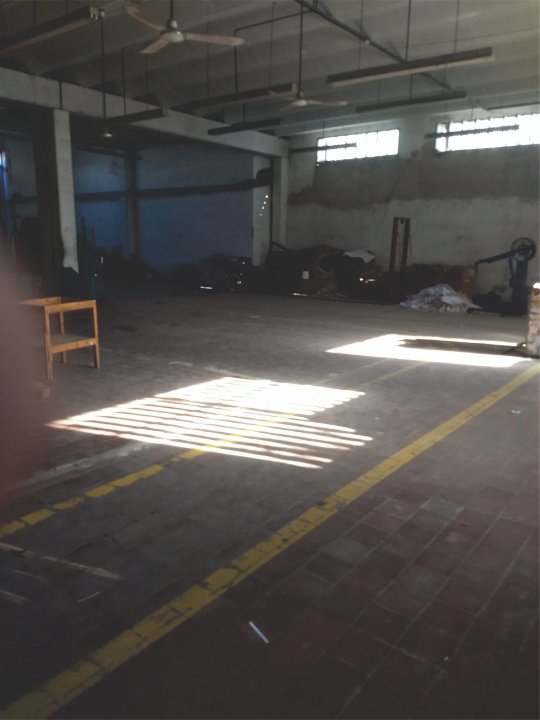 Alquilo galpón centro V. Dol