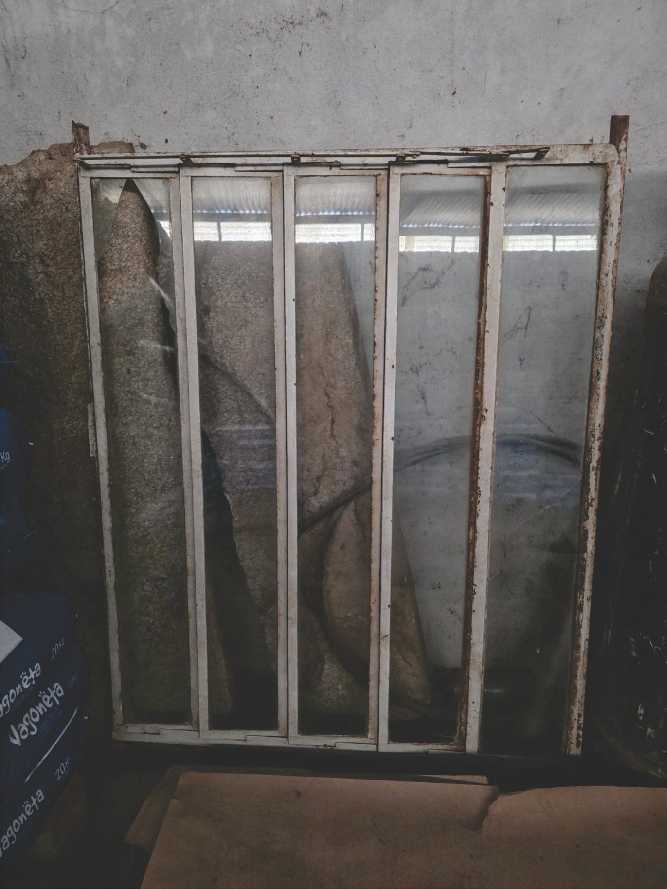 Ventana con vidrio $ 100 mil